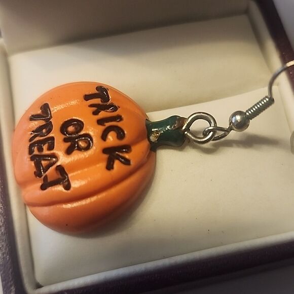 Trick or Treat Pumpkin Dangle Drop Womens Earrings Halloween Fall Autumn Jewelry - Picture 4 of 5